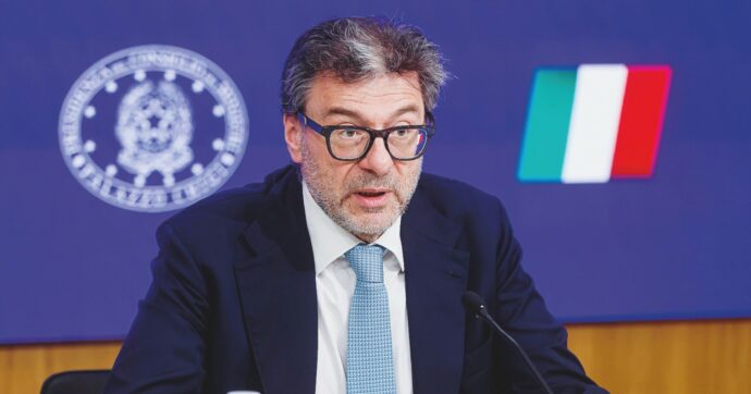 Giorgetti spaventa Crosetto e l’Europa: “Tagliamo la Difesa”