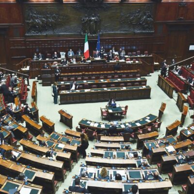 Copertina di Sicurezza, i parlamentari non conoscono il decreto: “Noi solo schiacciabottoni”