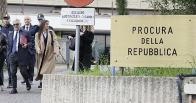 Copertina di Squadra Fiore e altri dossieraggi: l’Italia è un Paese di “spioni” che però odia i Testimoni