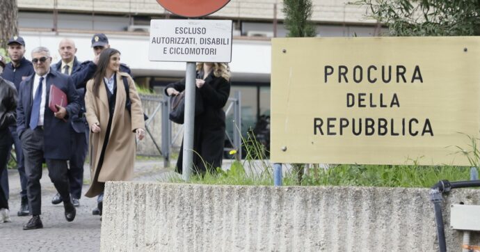 Squadra Fiore e altri dossieraggi: l’Italia è un Paese di “spioni” che però odia i Testimoni