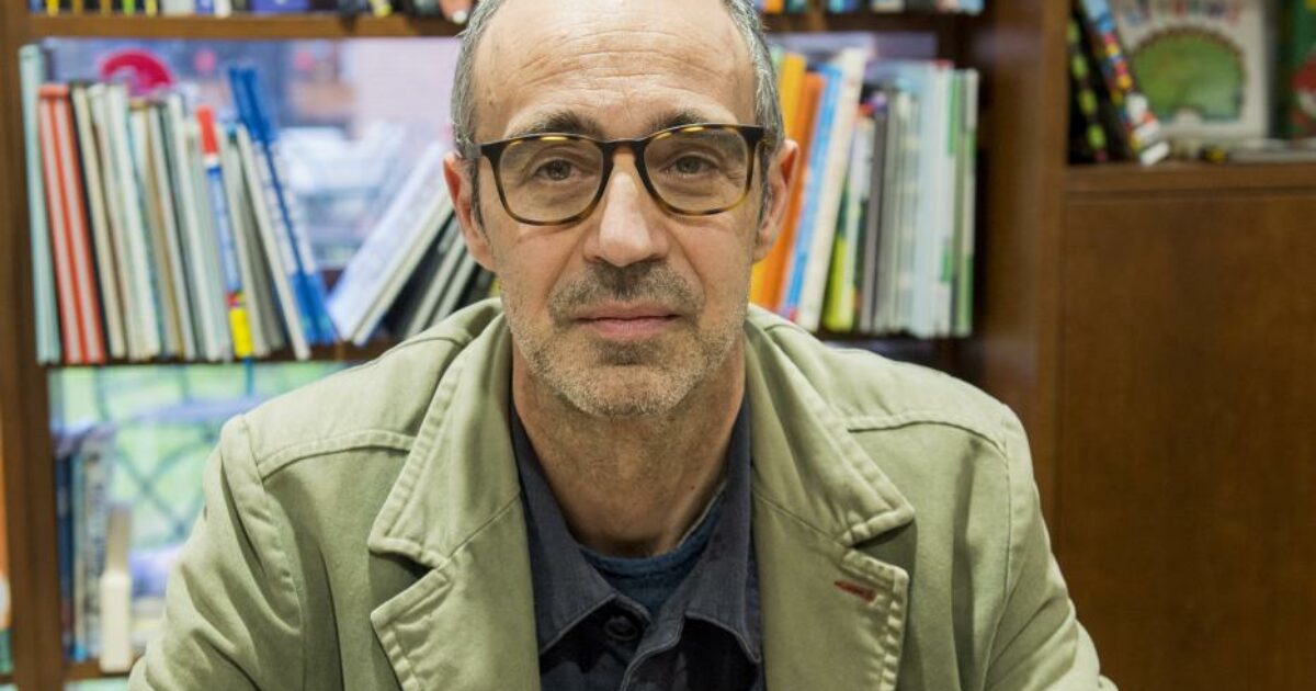 “Ho paura di non essere più lucido come prima. Mi sento sdoppiato: una parte di me rimane giovane e osserva la parte vecchia che sbaglia”: così Niccolò Ammaniti