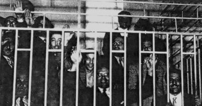 Copertina di 25 aprile | La valanga di fascisti impuniti: “L’Italia perdonò troppo presto, fu negata la giustizia. Ma contro il revisionismo serve raccontare anche le vendette del post-Liberazione: così si rafforza il racconto della Resistenza”