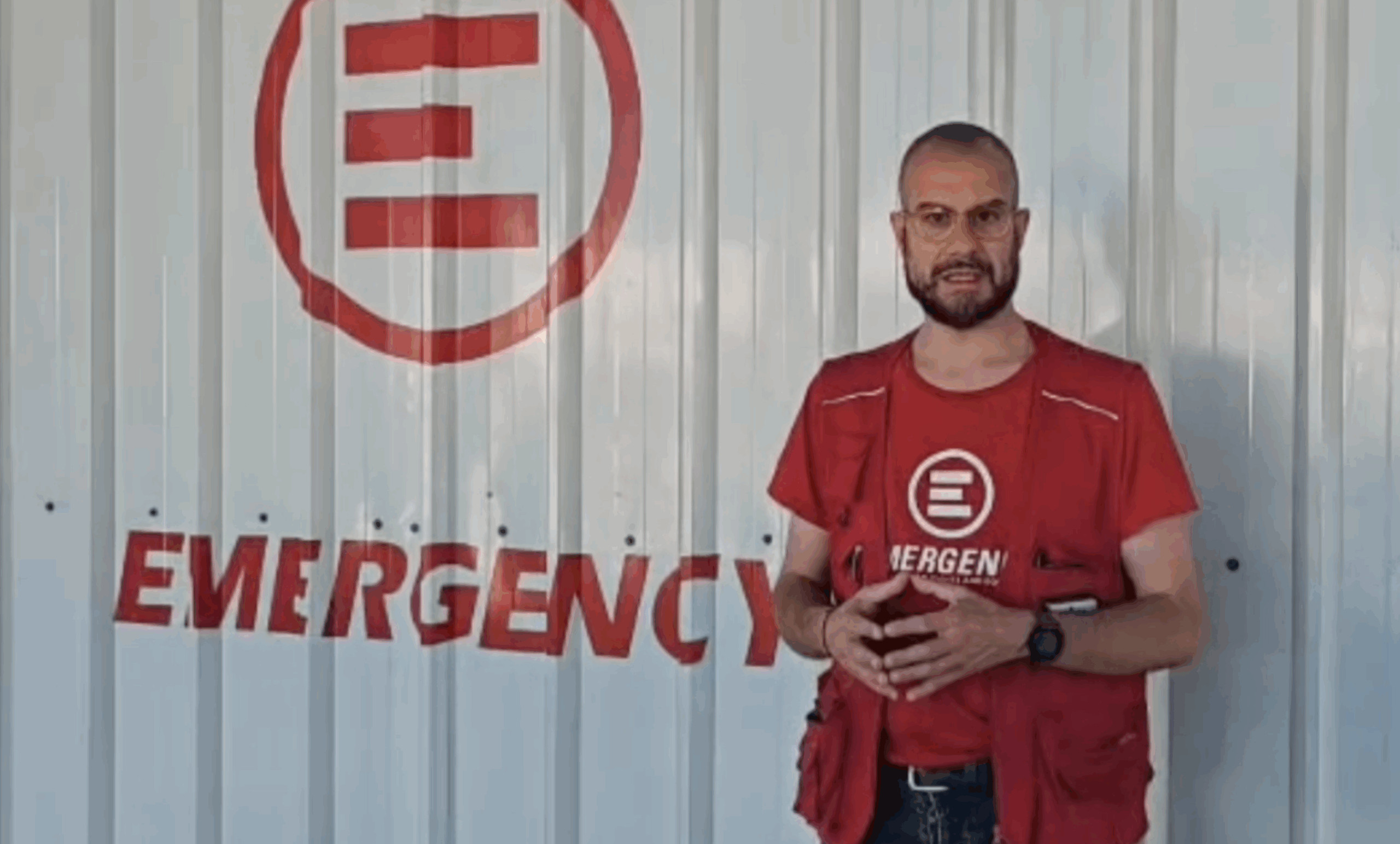 Copertina di Emergency: “A Gaza la situazione sanitaria continua a peggiorare, mancano anche i farmaci più comuni. Per molti è una condanna a morte”