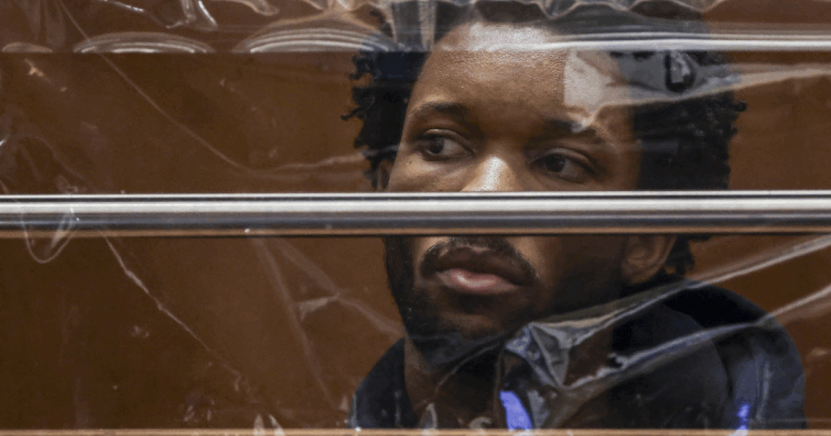 “Nel suo iCloud è stato trovato molto materiale pedopornografico”: D4vd sotto torchio in tribunale. La difesa fa pressing sull’accusa per le prove da fornire al giudice