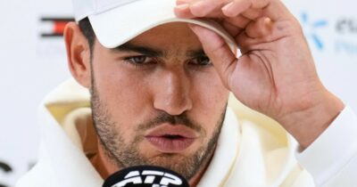 Copertina di Carlos Alcaraz salta Roma e il Roland Garros: “È un periodo complicato per me, devo essere cauto”. Sinner: “È un momento triste per il tennis”