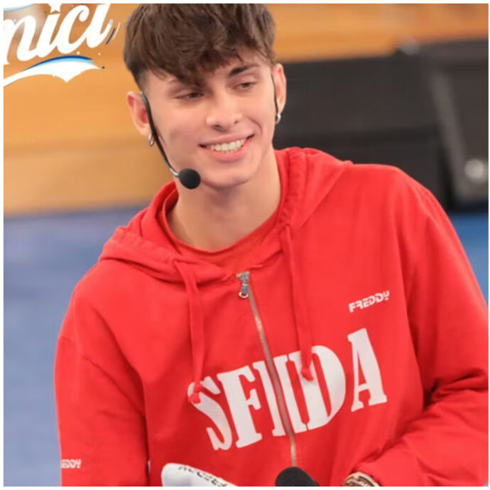 “Ho fatto Amici e non ho mai vinto una sfida. Facevo il barbiere, ma non ero mai il migliore. Ho pensato che non era il mio destino, ma oggi non me ne frega niente”: parla Dennis (ex Deddy)