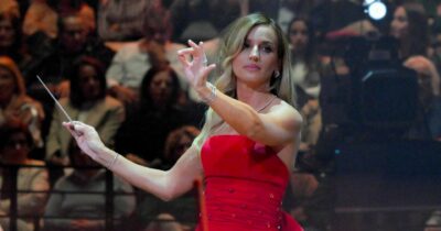 Copertina di Beatrice Venezi,  il mistero  dello stipendio a La Fenice