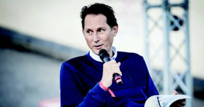 Copertina di Stellantis, le fabbriche ai marchi di Pechino: la politica industriale la fa Elkann?