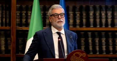 Copertina di La destra si sdoppia tra Averroè e Trisulti