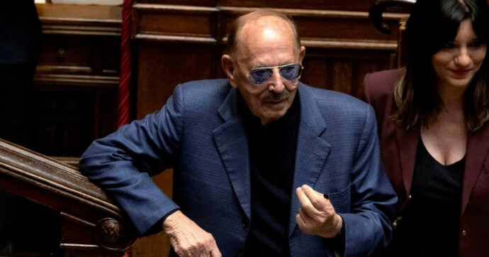 Angelucci si rivede in aula:  la Lega non lo giustifica più