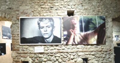 Copertina di Immagini, legami, connessioni: il genio di  David Bowie visto da occhi ‘’fraterni’’. La recensione della mostra allo Spazio Musa di Torino