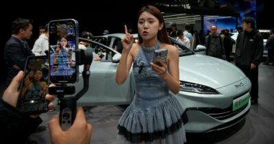 Copertina di Pechino, il salone dell’auto dove la Cina corre e l’Occidente resta (quasi) a guardare