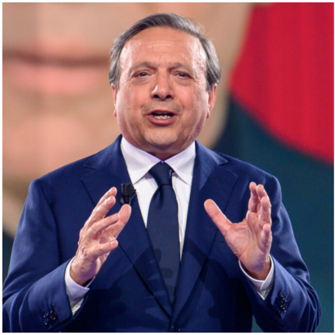 “Barbara D’Urso-Mediaset? Difficile stabilire chi abbia ragione. Mi spiace che lei non lavori più in tv. L’hanno tanto criticata ma sono molto peggio i programmi di cronaca nera”: così Piero Chiambretti