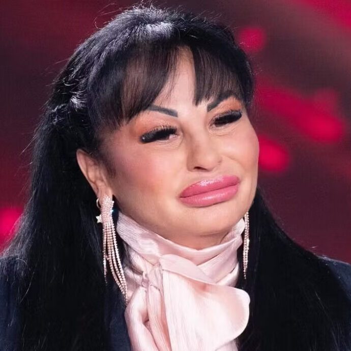 Rita De Crescenzo finisce in tribunale per i video dopo la cena al ristorante: “Ha detto di aver digiunato”. Il proprietario chiede 20mila euro di danni