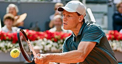 Copertina di Sinner rischia e batte Bonzi in rimonta: che fatica all’esordio a Madrid. “Devo cercare di capire come si gioca su questa superficie”