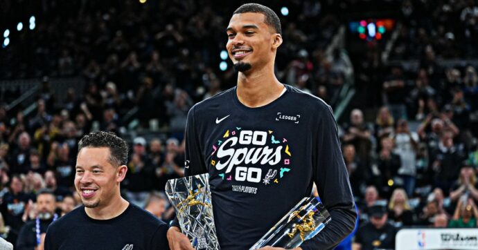 NBA Freestyle | Wembanyama fa la storia, poi domina all’esordio ai playoff. Pistons, dopo Cunningham c’è il nulla