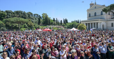 Copertina di Choc a Roma, colpi di pistola contro due iscritti all’Anpi. A sparare uomo con casco integrale e mimetica
