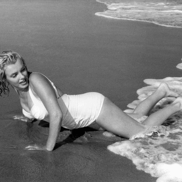 Le curve di Marilyn Monroe oggi farebbero scandalo? La mostra al Mudec riaccende il dibattito su corpo e bellezza nell’era Ozempic e della magrezza estrema
