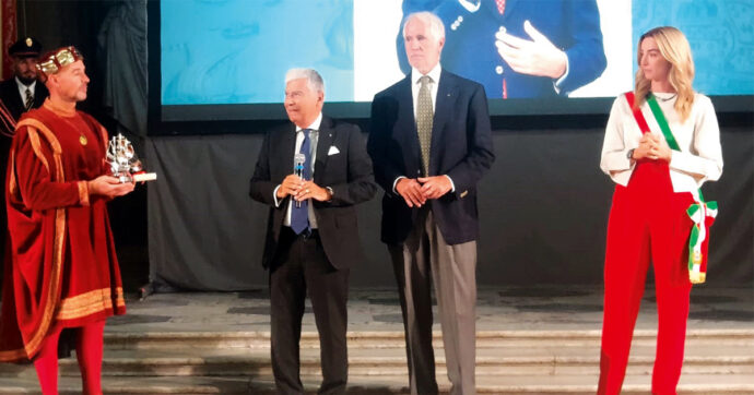 New Genova: Poltron e ad amici e trombati