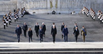 Copertina di Meloni: “Ricordiamo la sconfitta dell’oppressione fascista”. Schlein a Stazzema: “Qui si è visto il male del mondo”