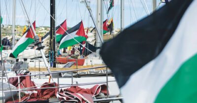 Copertina di Polemiche alle spalle, salpa la Flotilla