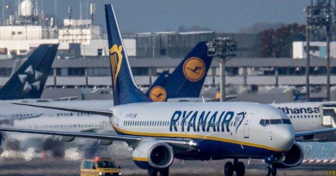 Caro carburante, servizi extra dei voli: aumenti fino al 443%