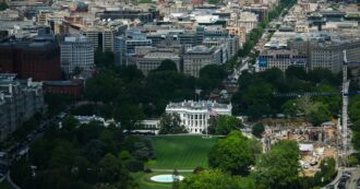 Copertina di Trump usa il fallito attentato per promuovere il controverso salone ricevimenti alla Casa Bianca: “Sarà più grande e sicuro”