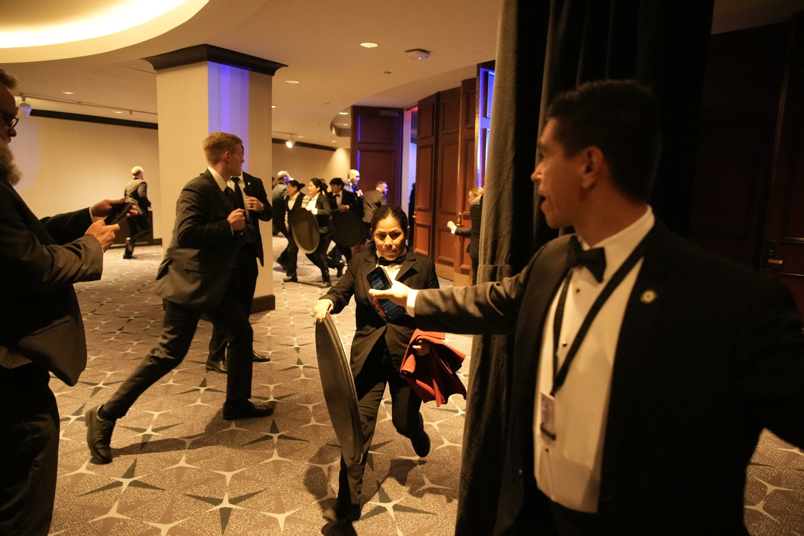 Spari Casa Bianca: Trump evacuato al gala