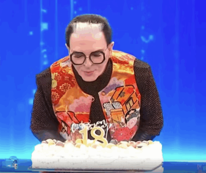 “Compio 18 anni. Sono pronto per il ballo delle debuttanti, Montecarlo mi aspetta”: Cristiano Malgioglio festeggia il compleanno ad Amici 25