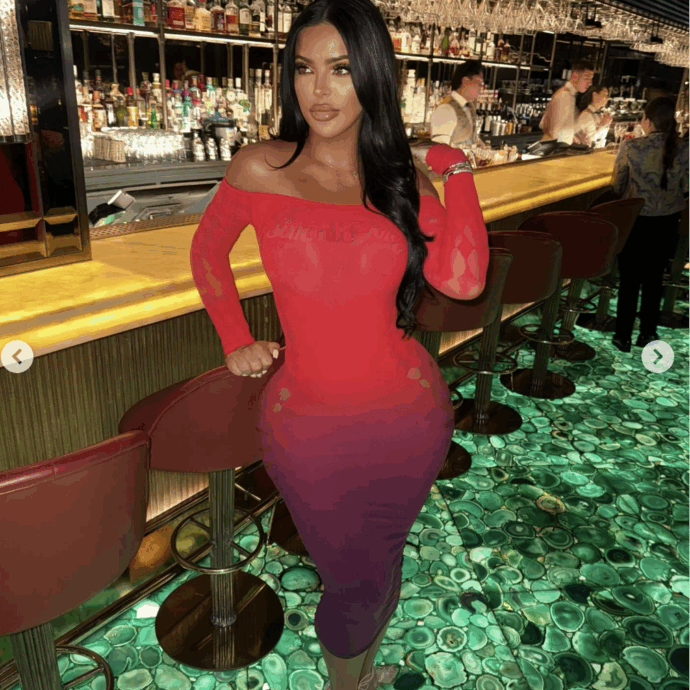 Litigano nel locale perché si contendono lo stesso uomo, all’uscita la rivale sale in macchina e la investe con l’auto: morta l’influencer Klaudia Zakrzewska, indagata un’ex concorrente di X Factor