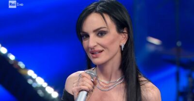 Copertina di “Io ho amato, ho fatto tutto quello che potevo. Quando le relazioni vanno male tendiamo a colpevolizzarci”: Arisa a cuore aperto a Canzonissima