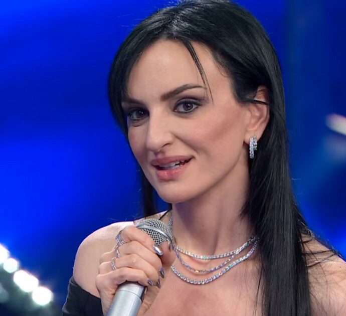 “Io ho amato, ho fatto tutto quello che potevo. Quando le relazioni vanno male tendiamo a colpevolizzarci”: Arisa a cuore aperto a Canzonissima