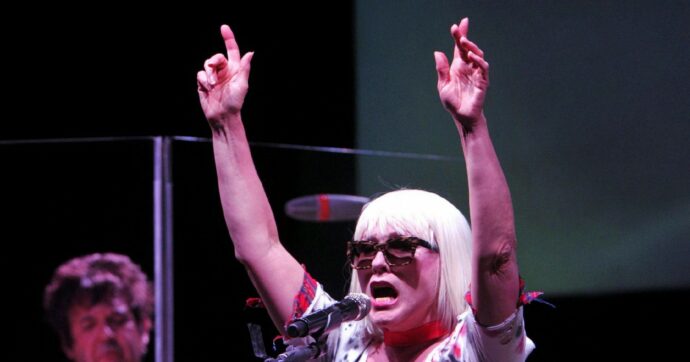 C’è l’eterna icona-Debbie, tra la fuga dal serial killer e l’uscita nel nuovo album