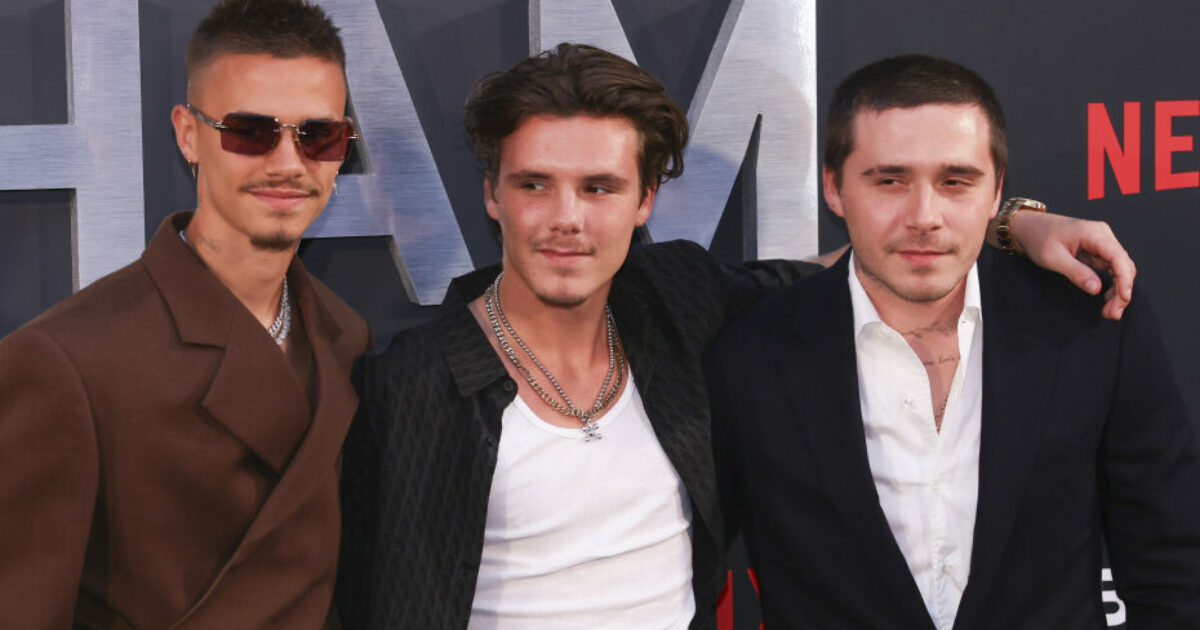 Cruz Beckham tende la mano al fratello Brooklyn e pubblica una vecchia foto d’infanzia: “Spero in una riconciliazione”