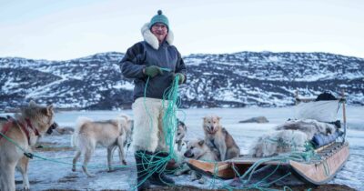 Copertina di Groenlandia, dove la crisi climatica mostra i suoi effetti. La prof. Tommasini: “Chi vive di caccia e pesca ne subisce l’impatto in maniera drammatica”