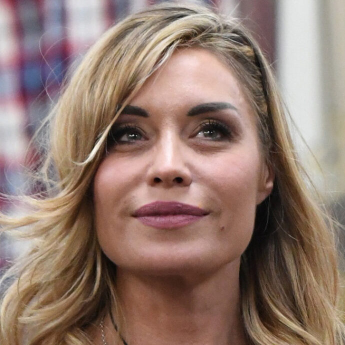 “Il mio amico immaginario era Gesù perché è rock’n’roll. Chi ha venduto l’anima al diavolo poi fa la morale agli altri invece di tacere”: parla Elenoire Casalegno