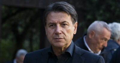 Copertina di Conte: “Devo sottopormi a un intervento. Per qualche giorno non potremo aggiornarci”