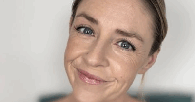Copertina di “Mio marito è un medico sposato con il suo lavoro, quindi vado a letto con altri uomini. Ho chiesto un ménage a trois 4 anni fa alla nostra cena di anniversario e lì è cambiato tutto”: la storia di Courtney Boyer