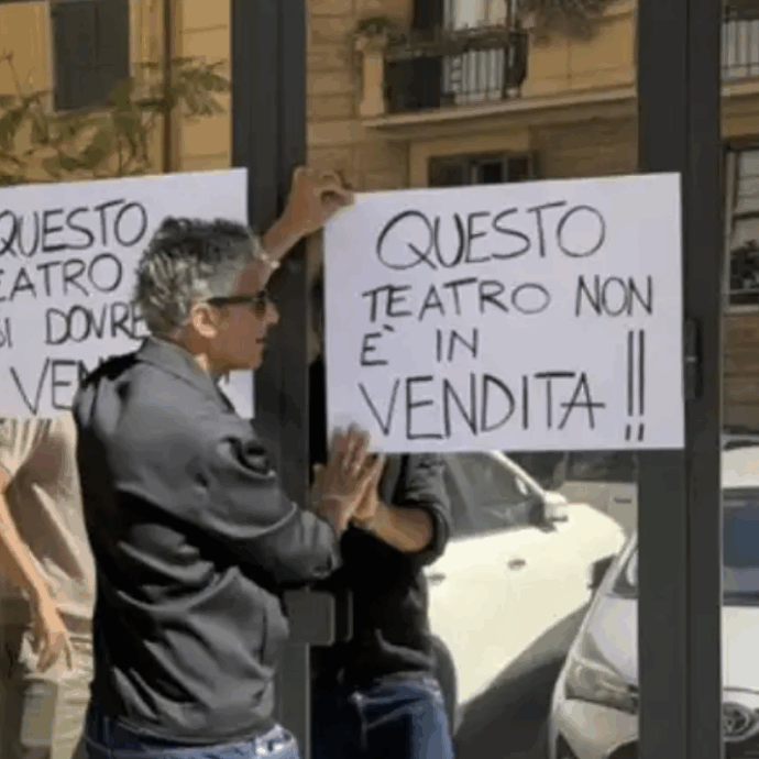 Fiorello protesta: “Vendere il Teatro delle Vittorie è un crimine contro la storia dello spettacolo”. La Rai: “Costi di gestione eccessivi” – IL VIDEO