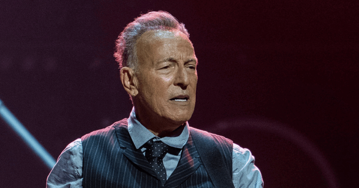 “Una preghiera di ringraziamento perché né il nostro Presidente, né alcun membro dell’amministrazione è rimasto ferito”: così Bruce Springsteen dopo l’attentato