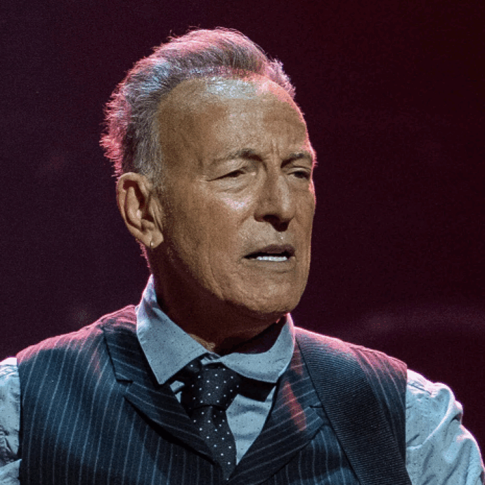 “Una preghiera di ringraziamento perché né il nostro Presidente, né alcun membro dell’amministrazione è rimasto ferito”: così Bruce Springsteen dopo l’attentato