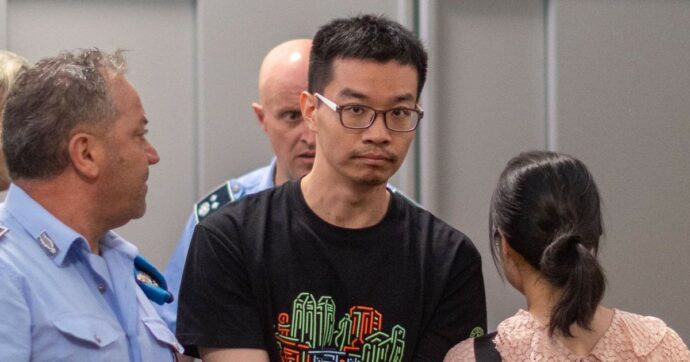 Spionaggio sui vaccini Covid: estradato negli Usa l’ingegnere cinese arrestato a Malpensa