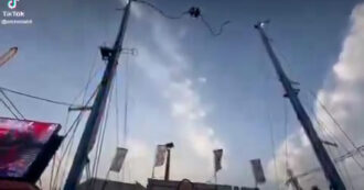Copertina di Panico a una fiera a Siviglia, si spezza il cavo della giostra a fionda e la capsula precipita – Video