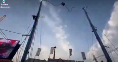 Copertina di Panico a una fiera a Siviglia, si spezza il cavo della giostra a fionda e la capsula precipita – Video