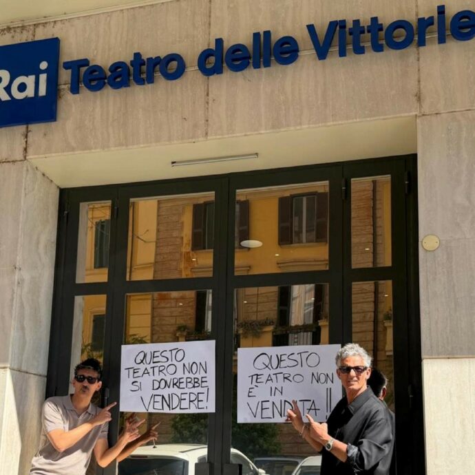“Tenerlo significherebbe spendere 14 milioni”: il Teatro delle Vittorie sarà venduto, nessun dietrofront dalla Rai dopo gli appelli di Fiorello e Arbore