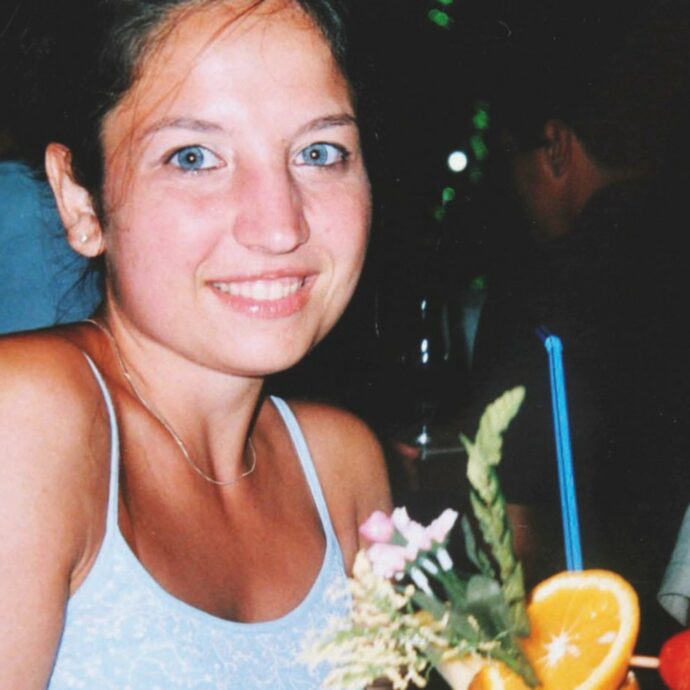 “Nella camera di Chiara Poggi c’è ancora tutto, continuavo ad apparecchiare per 4. Ci siamo realmente resi conto della mancanza solo 8 mesi dopo, lì ho capito che non tornava”: parla la mamma Rita Preda