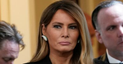 Copertina di Trump dopo l’attentato: “Melania spaventata, viviamo in un mondo folle”. E rilancia la necessità della sala da ballo alla Casa Bianca