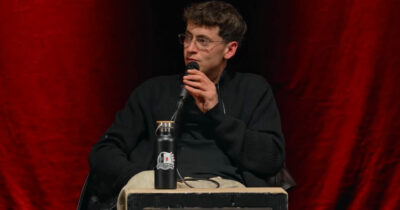 Copertina di “Milano è rovinata da tutti gli emigrati che vengono, sanno che possono realizzare i propri sogni e poi se ne vanno. Da piccolo mi nascondevo nel bosco per fumare”: parla Tredici Pietro