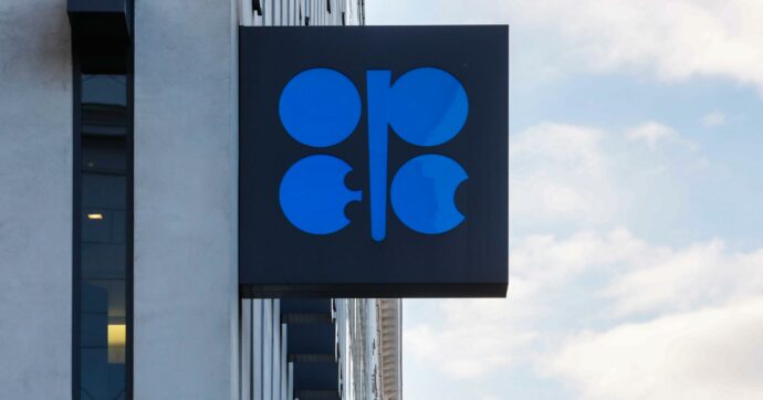 Gli Emirati escono dall’organizzazione dei Paesi esportatori di petrolio (Opec e Opec+). E annunciano l’aumento della produzione