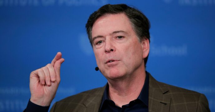 Nuova incriminazione per l’ex direttore Fbi James Comey per un messaggio in codice postato su Instagram: “Eliminare Trump”